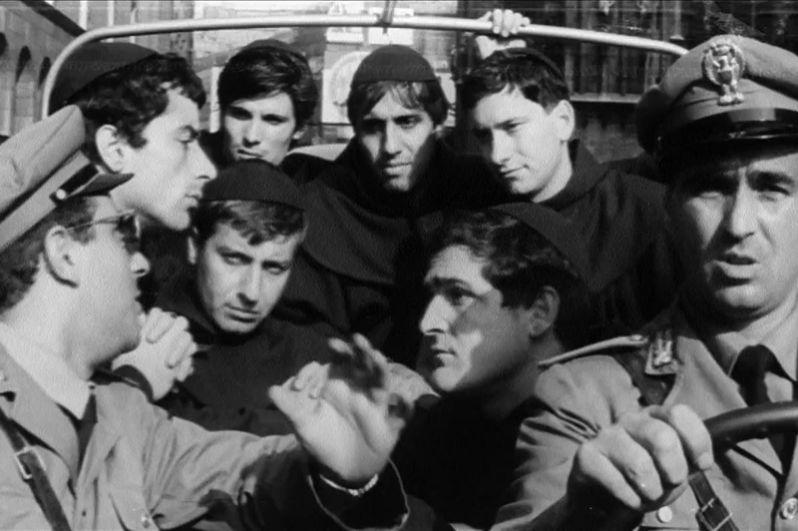 Его режиссёрским дебютом стал фильм «Суперограбление в Милане» (1964). Помимо Челентано там сыграла его супруга Клаудия Мори, а также его друзья из «Клана». Картина снята в жанре пародии на гангстерские комедии, популярные в те годы.