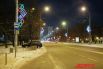 В вечернее время яркие кронштейны с ромбиками загораются на улице Сибирской.