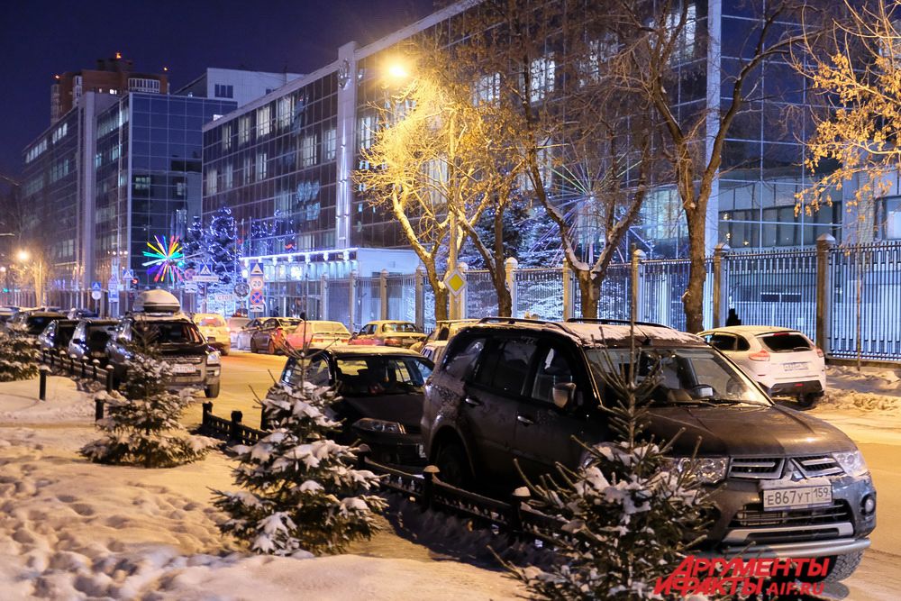 В Перми появляется все больше мест, празднично оформленных к Новому году.