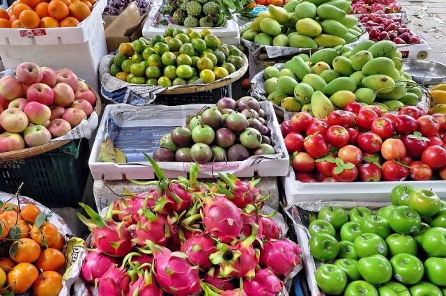 В магазинах можно купить фрукты из Таиланда, Вьетнама, Китая.
