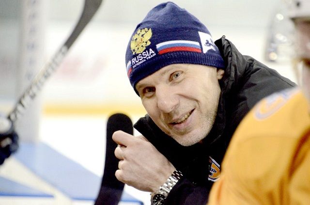 Двуреченский покинул команду в разгар хоккейного сезона.