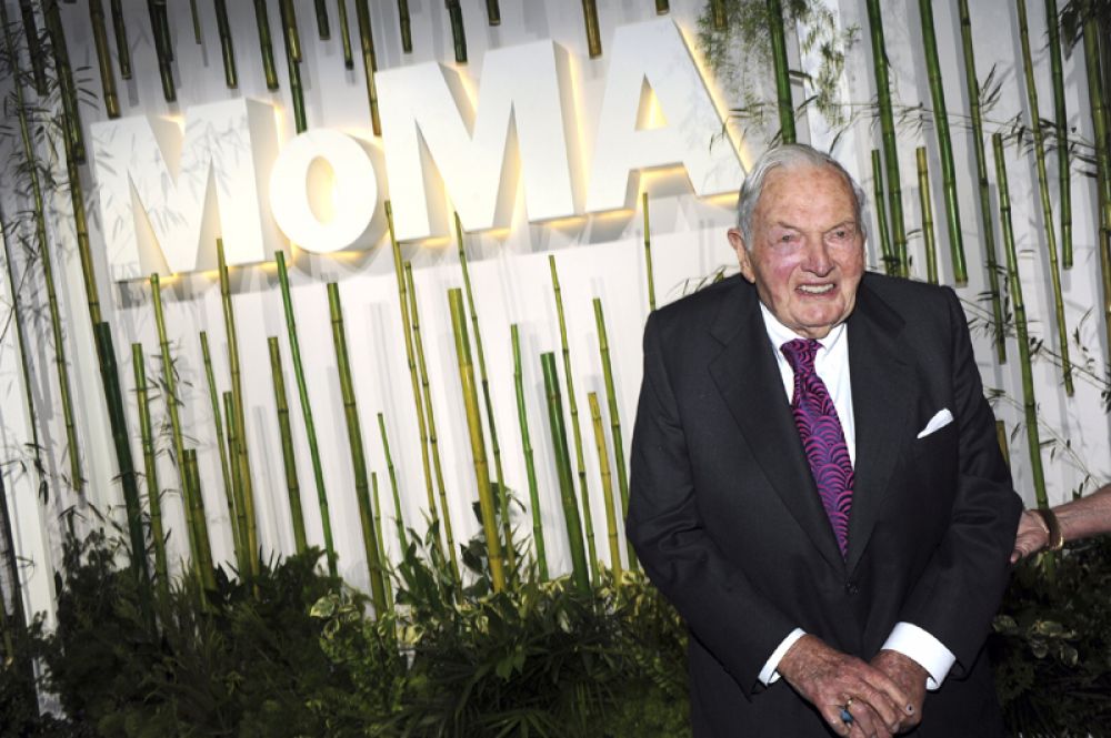 Миллиардер Дэвид Рокфеллер скончался 20 марта на 102 году жизни. По данным Forbes, он был самым возрастным миллиардером мира, его состояние оценивалось в 3,3 миллиарда долларов.