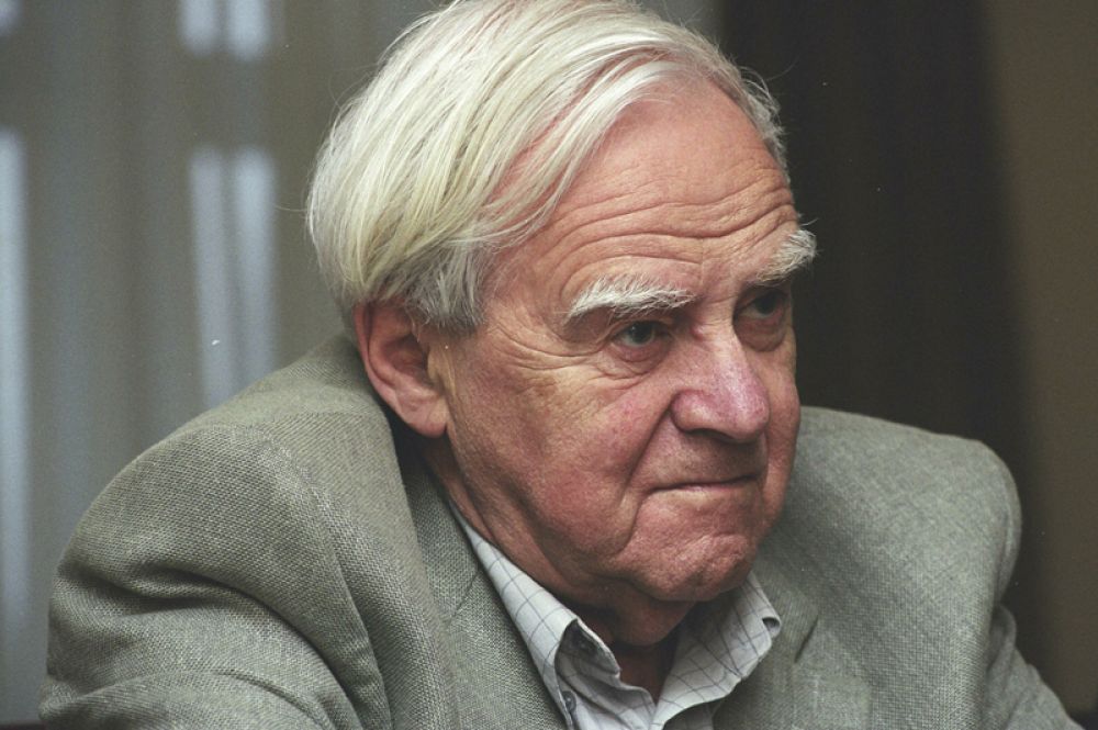 5 июля в Петербурге ушел из жизни Даниил Гранин. Писателю было 98 лет. Он прошел всю Великую Отечественную войну и написал «Блокадную книгу» — документальную хронику сложного периода жизни ленинградцев.