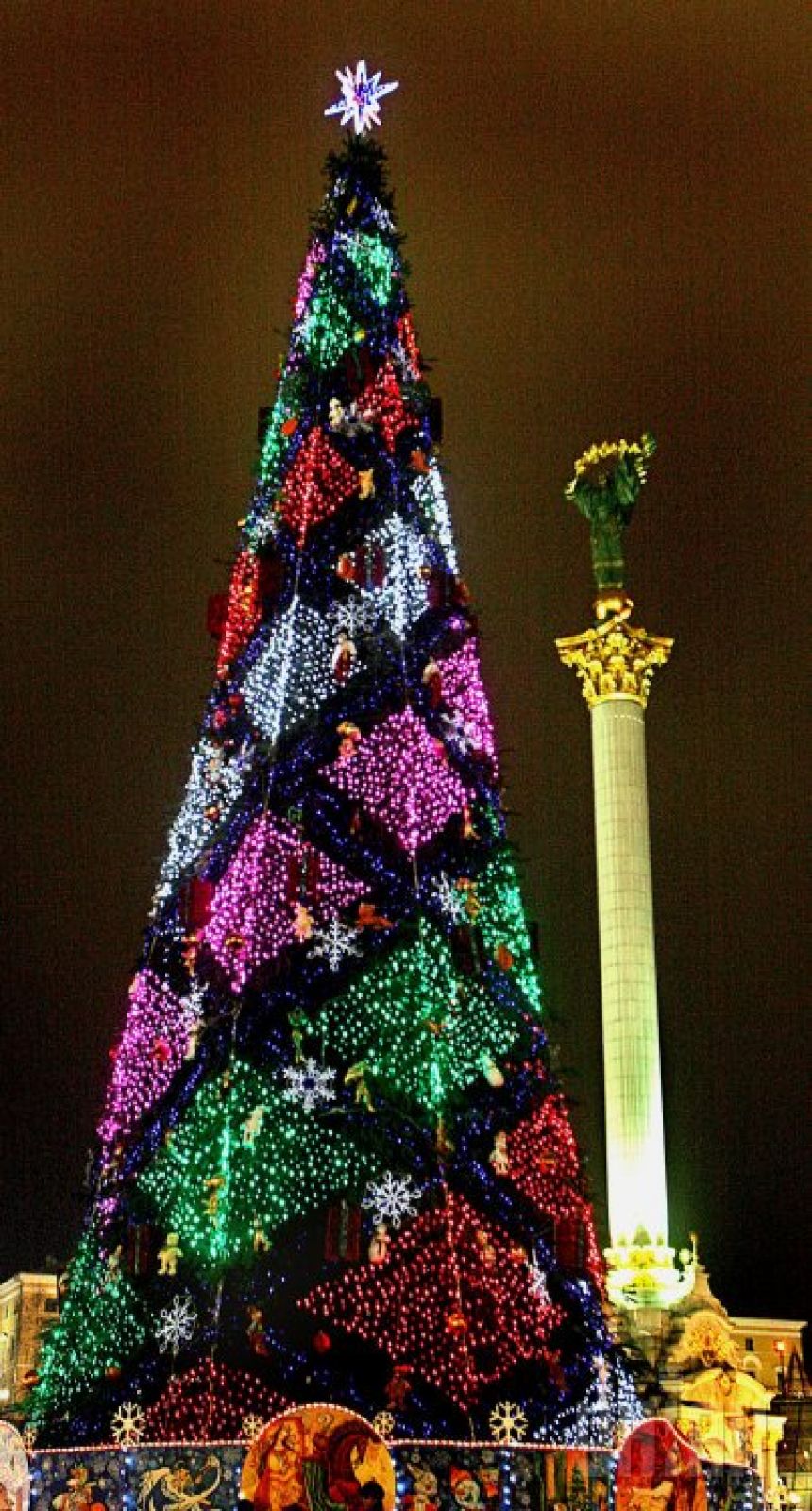 Главная новогодняя елка Украины на Майдане в Киеве, встреча 2008-го.