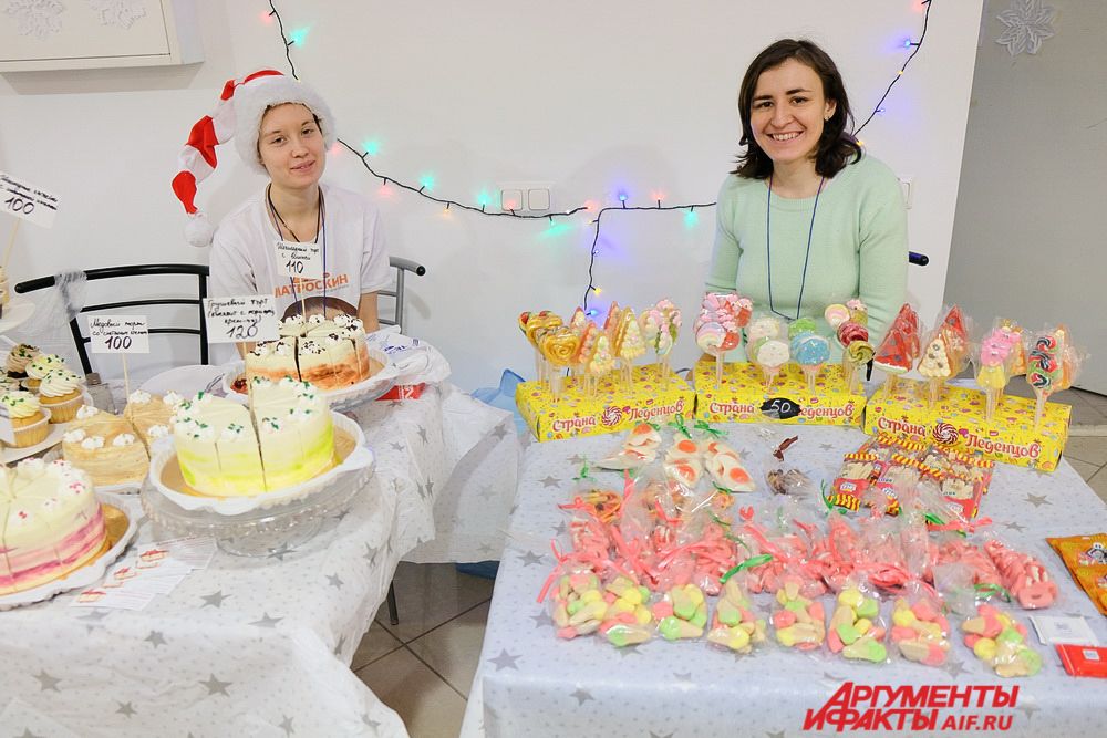 На фестивале можно было попробовать сладости и выпечку.