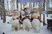Группу из трех снеговиков на медведях представил детсад «Елочка»