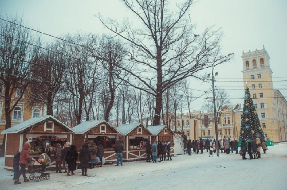 Украшением новогодних торжеств стала ярмарка «Смоленские гулянья».