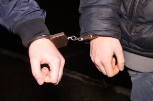 Тюменец с наркотиками прятался от правоохранителей во дворе