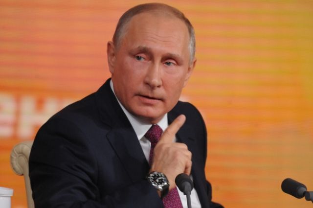 Владимир Путин присвоил почётные звания омичам.