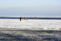 На оторвавшейся льдине первоначально было пять рыбаков. 