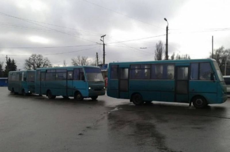 Обмен пленными состоялся под Горловкой, а затем автобусы двинулись в сторону Майорска, где пересекли линию разграничения.