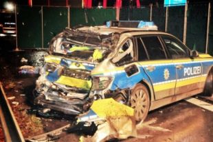 Консул в Германии: Украинец, въехавший на фуре в авто полиции, арестован