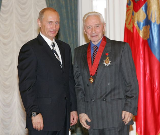 09 октября 2007. Президент России Владимир Путин наградил хореографа Юрия Григоровича орденом «За заслуги перед Отечеством» II степени.
