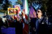 Митингующие у посольства Ирана в Риме.