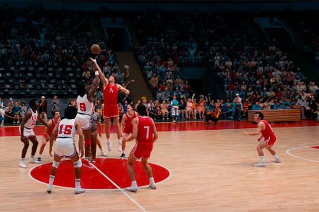 Чтобы снять эффектную картинку баскетбольных матчей, техники-операторы создали специальную камеру.