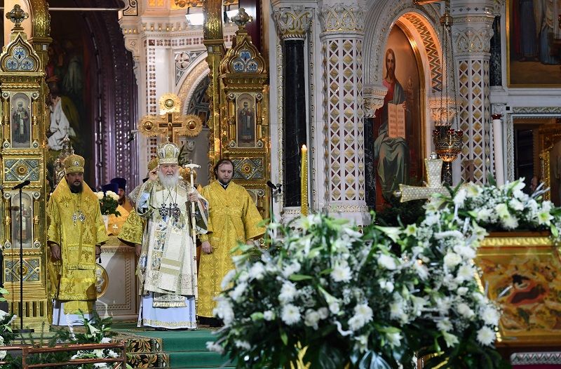 Патриарх Московский и всея Руси Кирилл во время Рождественского богослужения в храме Христа Спасителя в Москве.