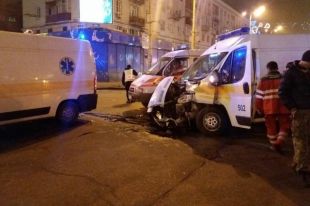 В Запорожье фура столкнулась со «скорой помощью», которая везла пациента