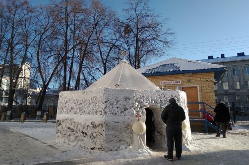 снежные вертепы - подобие того, в котором более 2000 лет назад родился Спаситель