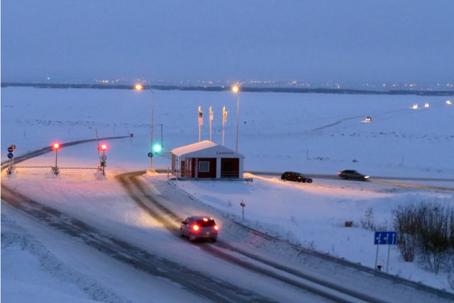 На ледовой переправе «Салехард – Лабытнанги» открыто три полосы для движения транспорта