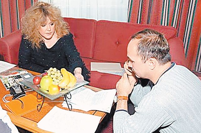 Алла Пугачева и Владимир Полупанов во время интервью в гостинице «Балчуг Кемпински», где она жила, пока разводилась с Филиппом. 
