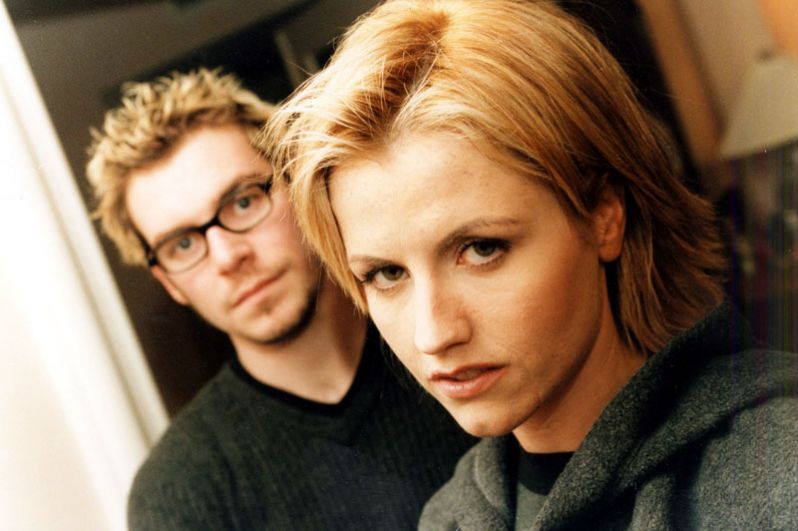 Солистка The Cranberries Долорес О'Риордан и ударник группы Фергал Лоулер, 1999 год.