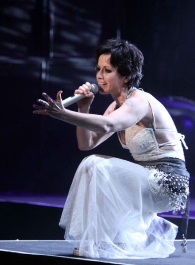 Долорес О'Риордан выступает с The Cranberries в Пекине, Китай. 28 июля 2011 года.