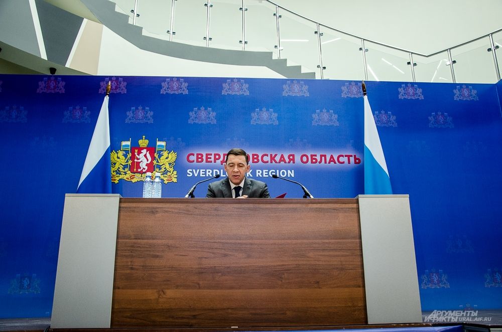 О дефибрилляторах. «Конкурс на закупку 90 уличных дефибрилляторов – это идея от участников съезда кардиологов. Это простое устройство, в местах общего пользования эти устройства должны быть – музеях, школах, крупных больницах».