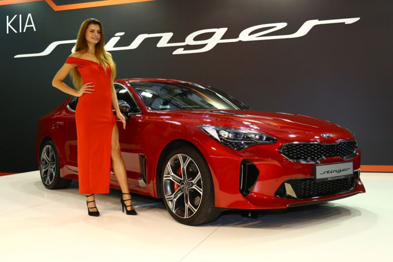 и Kia Stinger.