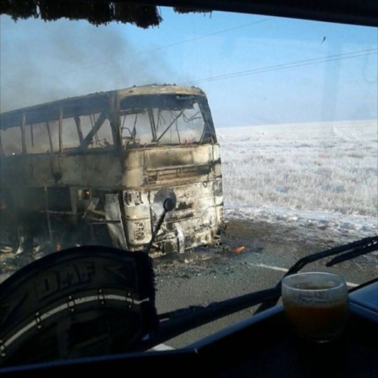 Автобус, сгоревший на трассе Самара – Шымкент в Иргизском районе Актюбинской области в Казахстане.