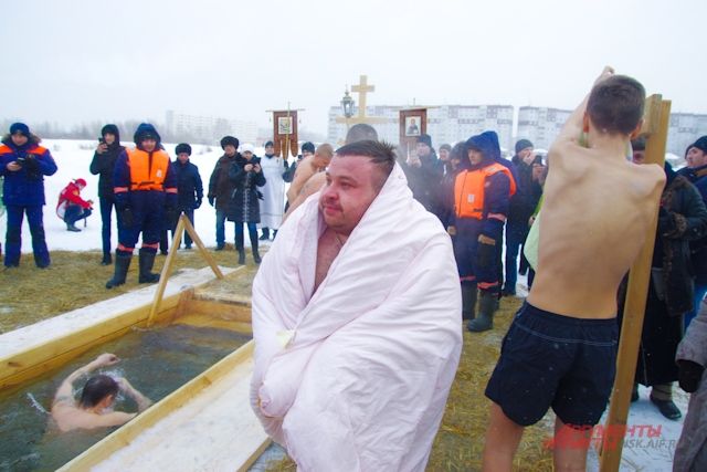 Новосибирцы празднуют Крещение.