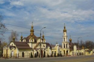 В Днепре на Крещение неизвестная нарушала общественный порядок в храме