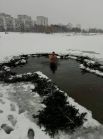 Депутат Киевсовета Сергей Артеменко искупался в проруби и поздравил украинцев с прекрасным праздником.