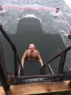 Сам же окунался и заместитель главы Харьковского районного совета Виталий Рожанский.