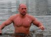 Советник МВД Илья Кива также окунулся в холодную воду.