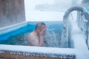 У тоболяка во время крещенских купаний украли куртку с деньгами