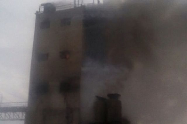 В Кувандыкском округе потушен крупный пожар на хлебоприемном пункте.
