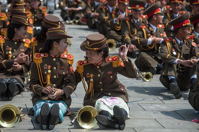 Корейские военнослужащие во время парада.