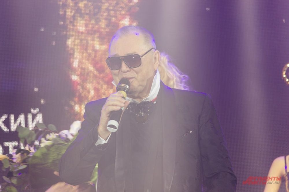 Также гостями вечера стали шоумен Тимур Родригез и модельер Вячеслав Зайцев.