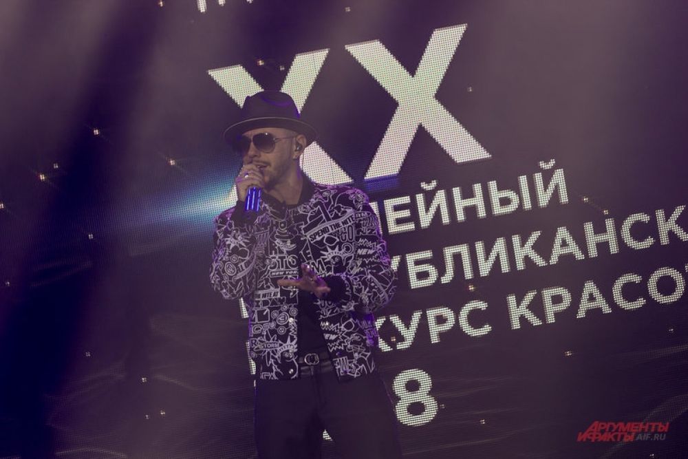 Тимур Родригез, кстати, развлекал гостей с самого начала до конца конкурса, исполнив свои самые популярные хиты: «За тобой», «О тебе» и др.