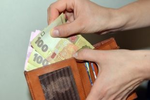 Кабмин резко снизил уровень премиальных для госслужащих в Украине