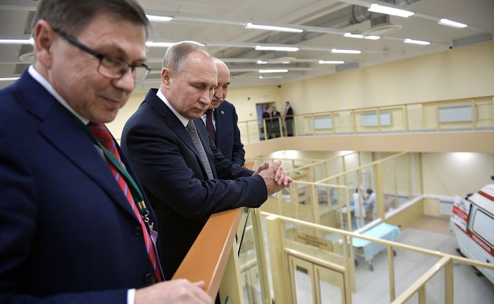 Далее президент отправился в Институт фундаментальной медицины КФУ.