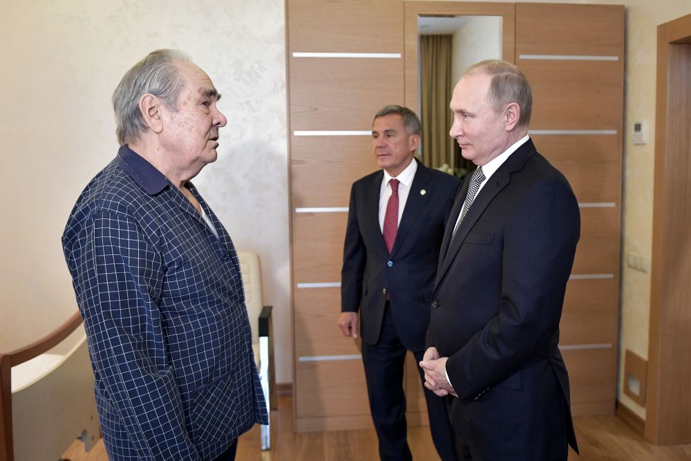 На следующий день, 25 января, Владимир Путин навестил в больнице Минтимера Шаймиева, который должен был присутствовать на встрече в Болгаре, но приболел. Владимир Путин пожелал ему выздоровления и рассказал, что обсуждалось в Болгаре. Он поблагодарил первого президента республики за его работу по благотворительности.