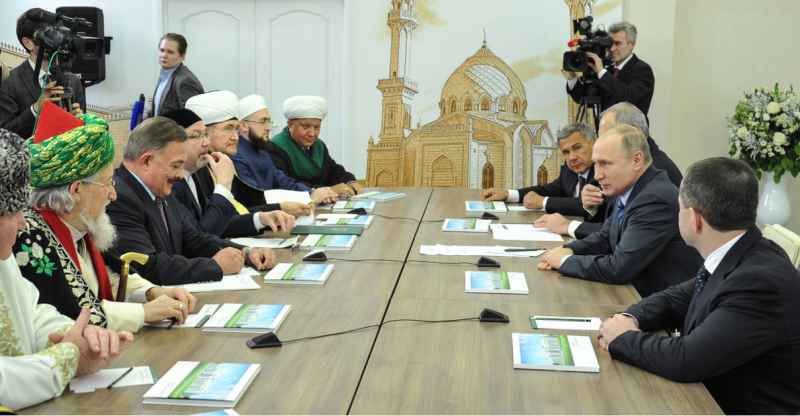 Владимир Путин посетил Болгарскую исламскую академию и пообщался с ведущими мусульманскими богословами. 