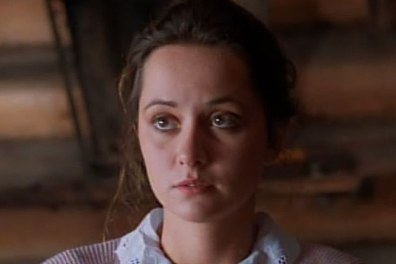 В 1993 году для съемок в американском фильме «Бегущий по льду», несколько месяцев училась в колледже Нью-Йорка.