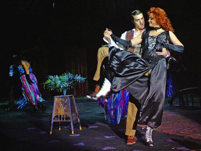 Ольга Кабо и Стас Бондаренко в спектакле «Мораль пани Дульской». 