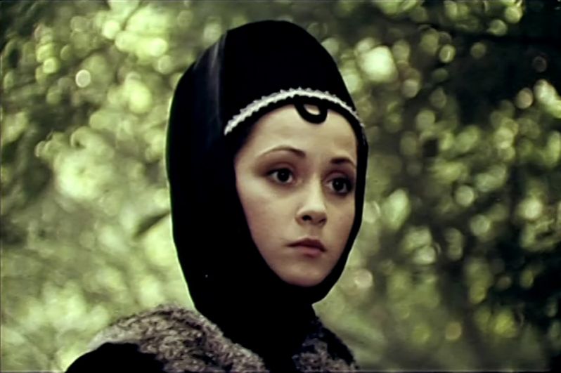 Первая известность пришла к актрисе в 1988 году после роли графини Изабеллы де Круа в исторической картине Сергея Тарасова «Приключения Квентина Дорварда, стрелка королевской гвардии».