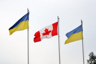 Министр обороны: Мы планируем закупить у Канады технику и вооружение