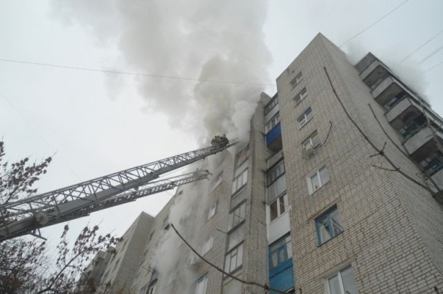 Огонь охватил 2-комнатную квартиру на 9-ом этаже.