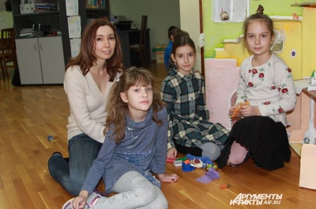 Законодательно РФ позволяет родителям забрать ребёнка из школы и учить его в домашних условиях.