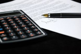 Фирмы не только закрываются, но и переходят в другие регионы.